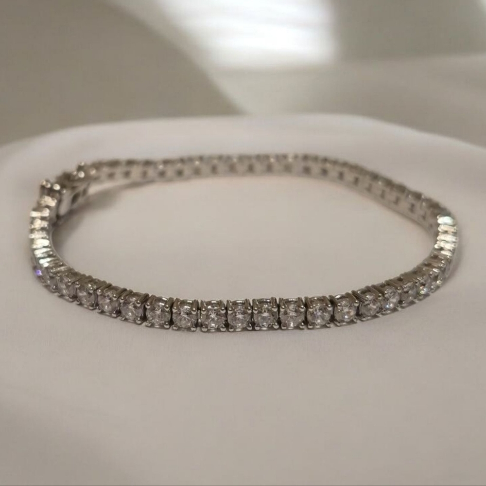 Vintage Sterling Silver CZ Tennis Bracelet 7inches Elegant